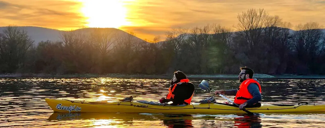 A Dunakanyar Kapujának Felfedezése Naplementében